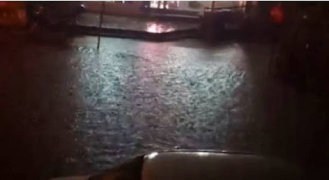 Πρέβεζα: Δρόμοι μετατράπηκαν σε λίμνες (vid)