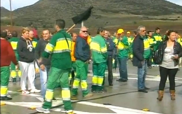 Λαμία: Άνεργοι βγήκαν στην Εθνική Οδό (βίντεο)