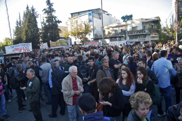 ΤΩΡΑ: Συγκέντρωση διαμαρτυρίας έξω από την ΕΡΤ (pics)