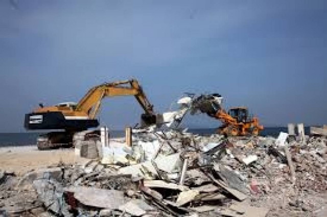 Ξεκίνησαν οι πρώτες κατεδαφίσεις αυθαιρέτων