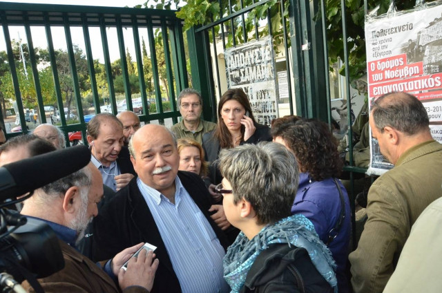 Δεν αφήνουν τους βουλευτές του ΣΥΡΙΖΑ να μπουν