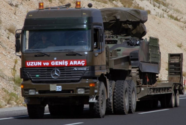 Οι τουρκικές αρχές κατέσχεσαν φορτίο όπλων στα σύνορα με τη Συρία