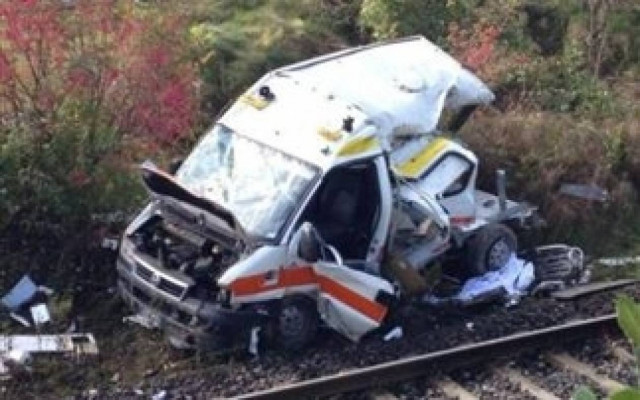 Δύο νεκροί από σύγκρουση ασθενοφόρου με τρένο