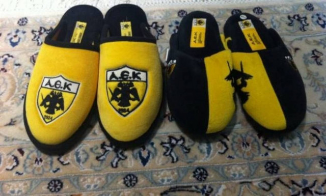 Ποιο επώνυμο ζευγάρι κυκλοφορεί στο σπίτι του με αυτές τις παντόφλες;