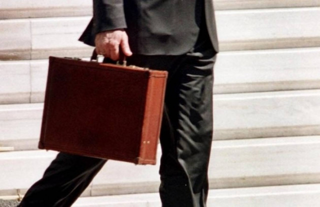 Πήγε να σβήσει το πρόστιμο με... πλαστό ασφαλιστήριο!