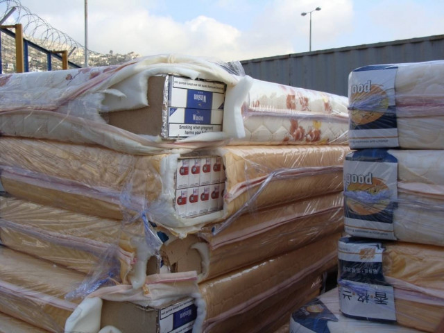 Συνελήφθησαν με 27.200 λαθραία τσιγάρα