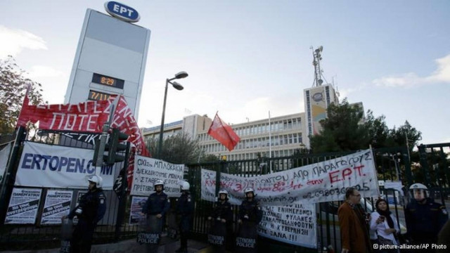 Spiegel για ΕΡΤ: «Σαν σε Μπανανία»