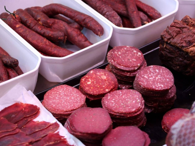 Μας σερβίρουν ακόμα μολυσμένο κρέας αλόγου;