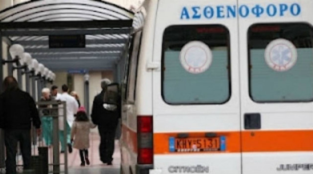 Ναύπακτος: Αυτοκίνητο χτύπησε μηχανάκι με δύο μαθητές