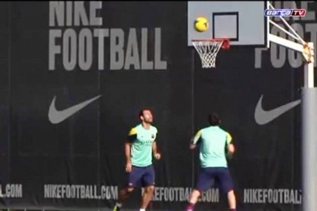 Βίντεο: Ο Μέσι τα βάζει και στο μπάσκετ!