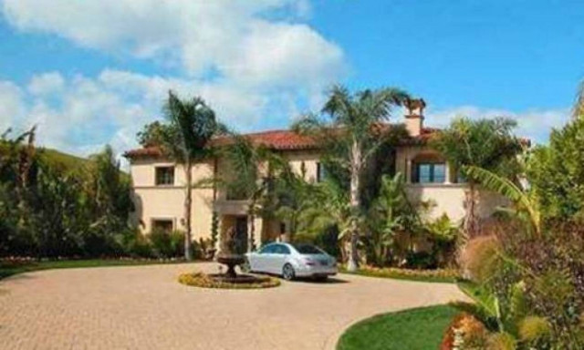 Διάσημο ζευγάρι πουλάει κάτω από άκρα μυστικότητα το σπίτι του