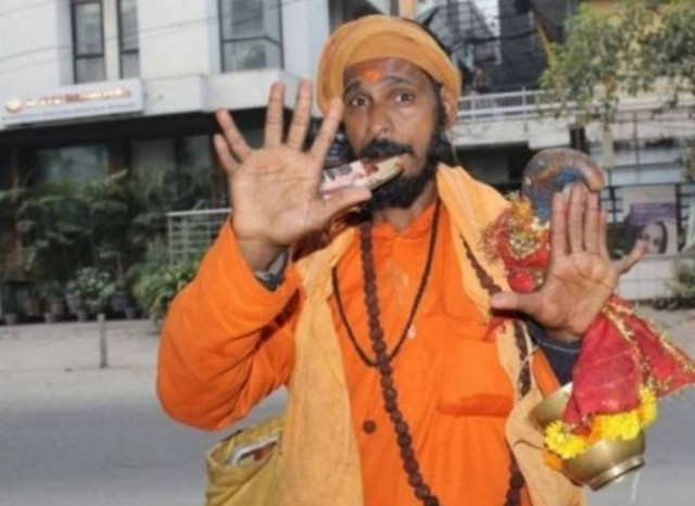 Γεννήθηκε με 12 δάχτυλα και γράφει 100 λέξεις το λεπτό