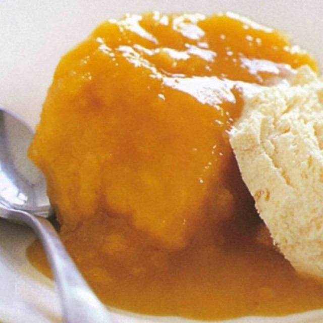 Πουτίγκα πορτοκαλιού με σάλτσα πορτοκαλιού