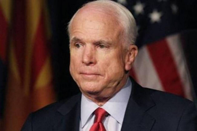 «Ζήτω η Γαλλία» έγραψε στο Twitter ο Ρεπουμπλικανός  Μακέιν