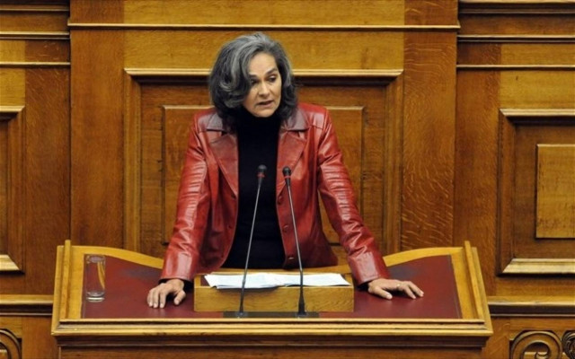 Σακοράφα: «Μαρία Αντουανέτα» που μοιράζει παντεσπάνια ο Σαμαράς