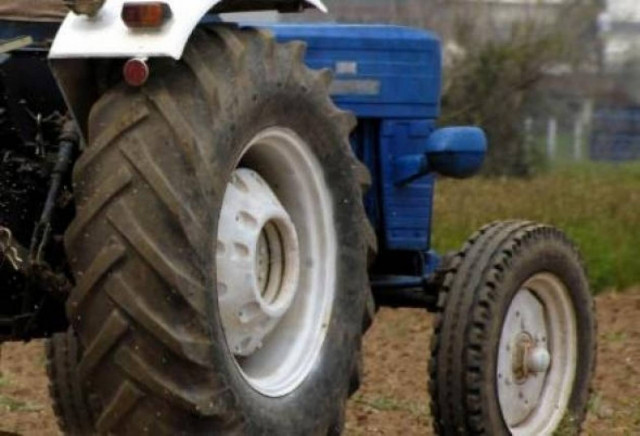 Λάρισα: Tους λήστεψαν πάνω στο τρακτέρ!