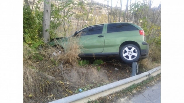 Κρήτη: Αυτοκίνητο «καρφώθηκε» στο δέντρο