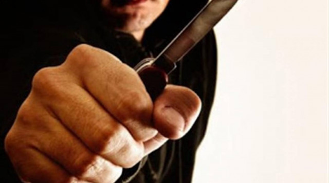 Τρόμος στην Κρήτη: Ξύπνησε με ένα μαχαίρι στο λαιμό της