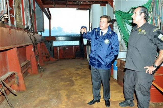 Συνεχίζει το Λιμενικό της Ρόδου τις έρευνες στα αμπάρια του «Nour m»