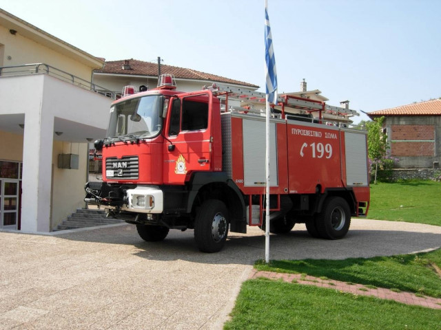 390 κλήσεις στην πυροσβεστική