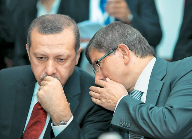 «Νταβούτογλου και Ερντογάν αγνοούν επιδεικτικά το διεθνές δίκαιο»