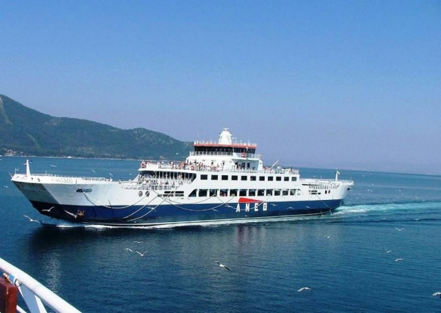 Μεταφορά σωτηρίας για ένα παιδί και μια ηλικιωμένη από τη Θάσο