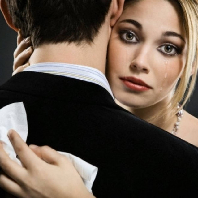 5 τρόποι για να ξεπεράσεις κάποιον που σε έχει... γραμμένη