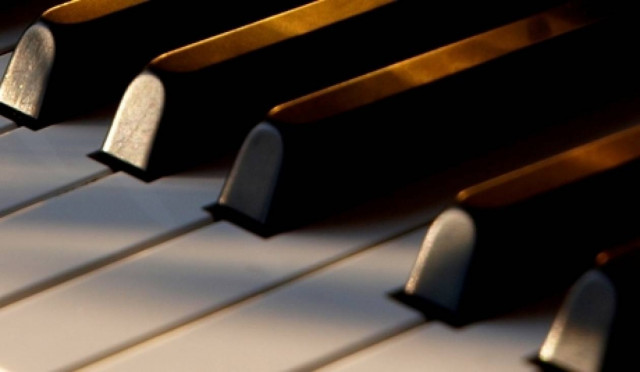 Απίστευτο! Πιανίστρια κατηγορείται  για «ηχορύπανση»