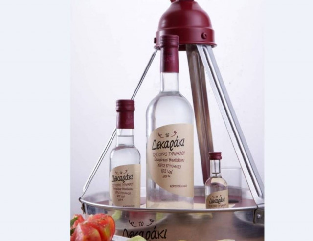 «Το δεκαράκι»: Το πρώτο μονοποικιλιακό τσίπουρο από Μοσχάτο Τυρνάβου