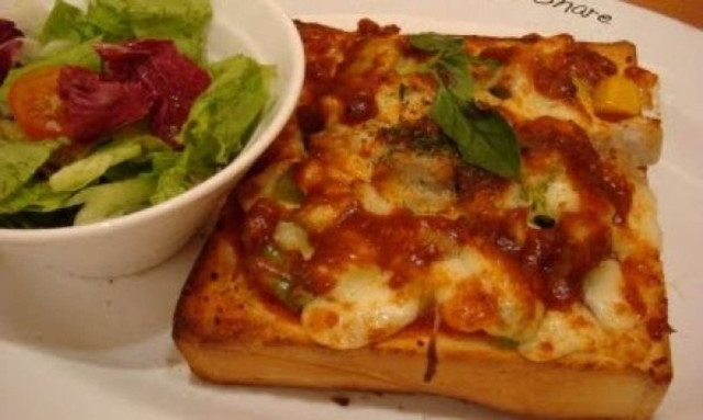 Συνταγή για την πιο εύκολη πίτσα για παιδιά