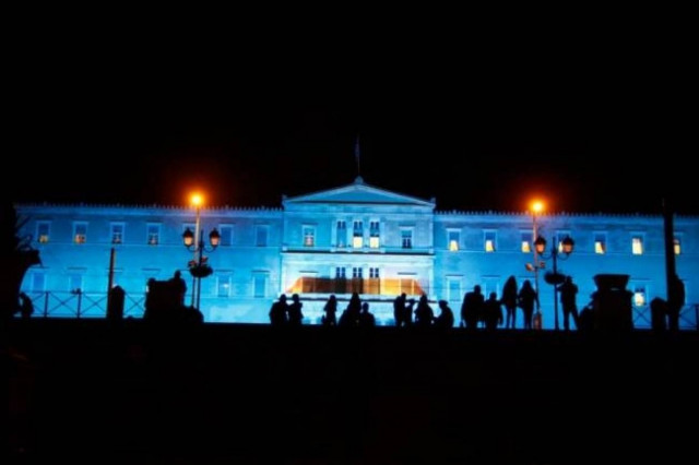 Γιατί το Καλλιμάρμαρο και η Βουλή γίνονται... μπλέ;