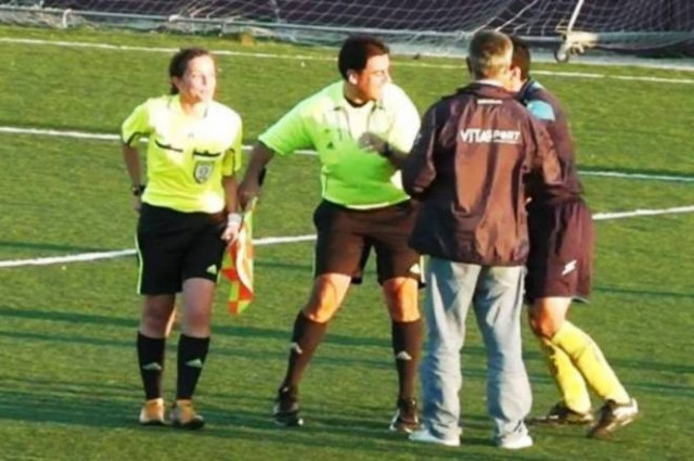 ΣΟΚ στην Κρήτη: Ποδοσφαιριστής χτυπά γυναίκα διαιτητή (video)