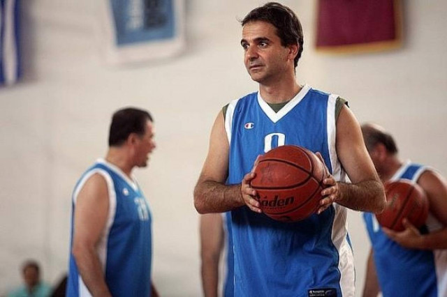 Το έριξε στο μπάσκετ ο Κυριάκος Μητσοτάκης