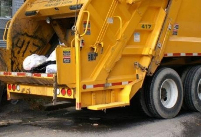 Αποτροπιασμός: Πολτοποιήσαν σκύλο επειδή δεν κατέβαινε απο κάδο!