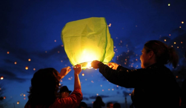 Απίστευτο! Εκανε δώρο στην αρραβωνιαστικιά του 102 κιλά χαρτονομίσματα