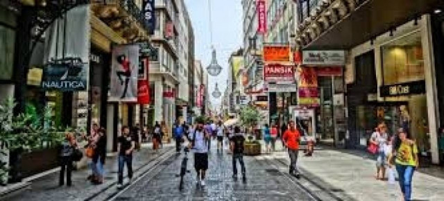 Πάνω από 7 Κυριακές θα ανοίγουν τα καταστήματα σε 37 περιφέρειες