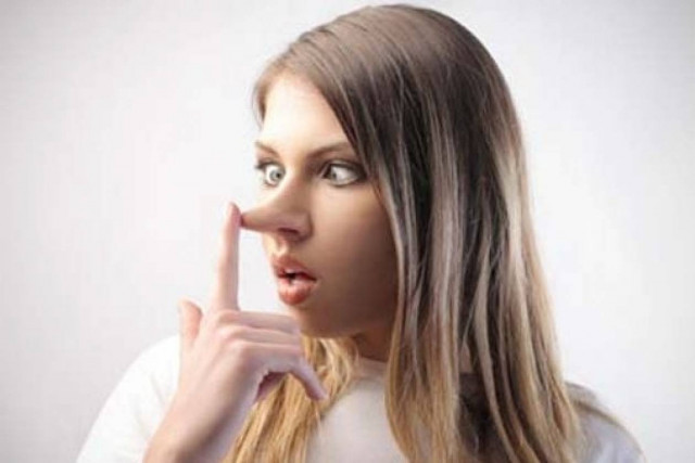 Πώς προδίδεται ο ψεύτης; 9 κόλπα για να τον πιάσετε