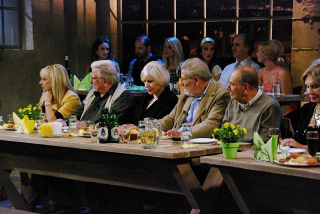 «Στην υγειά μας ρε παιδιά» με μουσική από τον ελληνικό κινηματογράφο