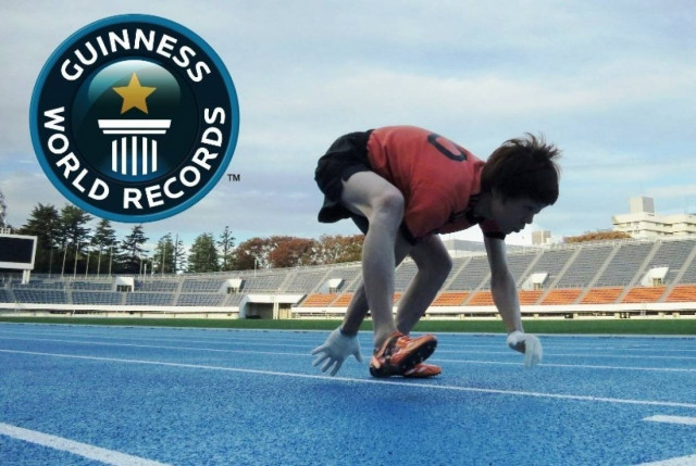 Έκανε παγκόσμιο ρεκόρ τρέχοντας... στα τέσσερα (βίντεο)