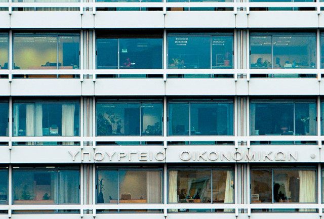 Με ξόβεργα ψάχνουν για έσοδα οι φορείς