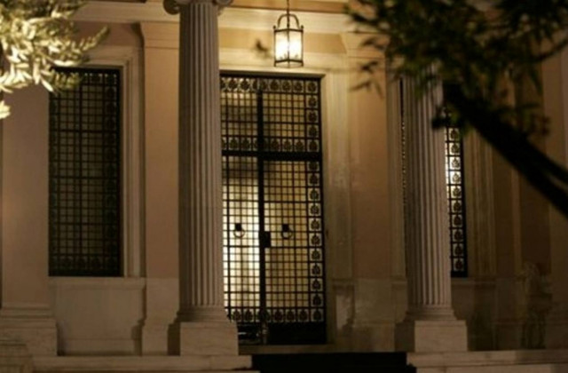 Σε εξέλιξη σύσκεψη Σαμαρά με το οικονομικό επιτελείο στο Μαξίμου