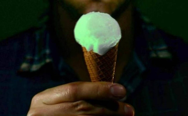 Παγωτό που φωσφορίζει με τιμή που …καίει