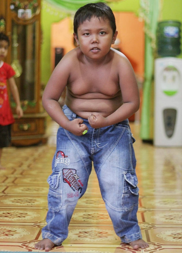 Ένας τετράχρονος έκοψε το... κάπνισμα και άρχισε την κακή... διατροφή!