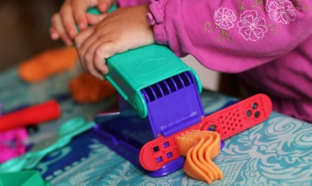 Εύκολη πλαστελίνη από τα χεράκια σας