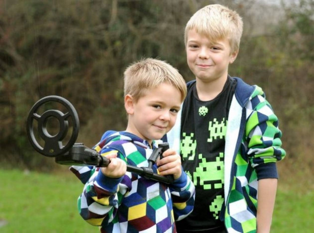 Δε φαντάζεστε τι βρήκε αυτός ο 7χρονος με τον ανιχνευτή μετάλλων του!