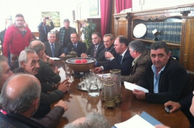 Κτηνοτρόφος πήγε στον Υπουργό με καπέλο του ΠΑΟΚ