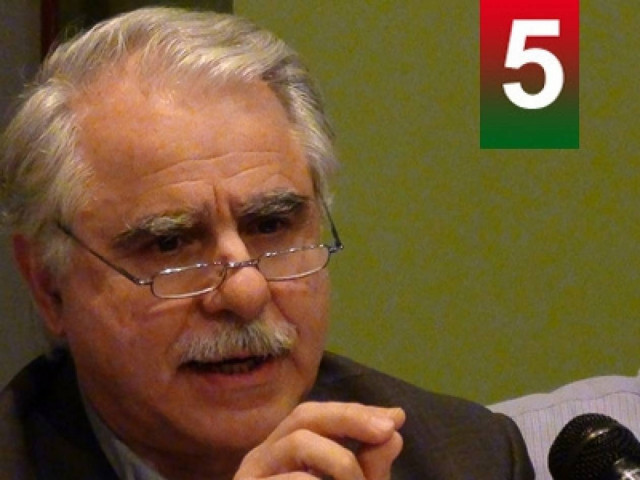 Ο Γιακουμάτος γαβγίζει και μετά... κότα