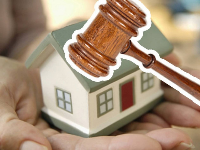 Σκληρό παζάρι με την τρόικα για τους πλειστηριασμούς ακινήτων