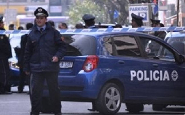 Αποθήκη 240 κιλών μαριχουάνας πολυτελές αυτοκίνητο