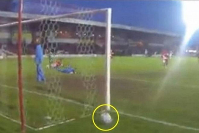 Αγγλία: Το… αντίθετο του γκολ - φαντάσματος στην Μπουντεσλίγκα (photos